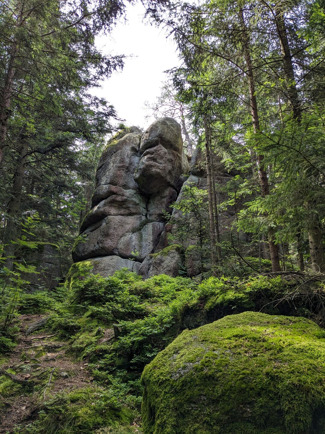 Totenkopf- und Drachenstein.