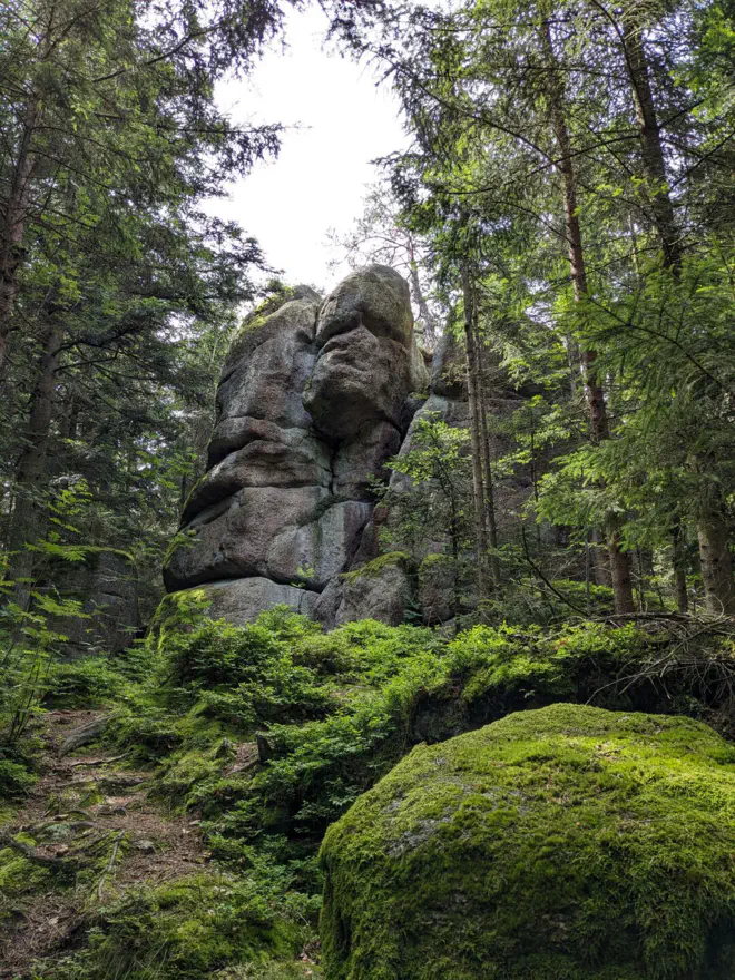 Totenkopf- und Drachenstein.