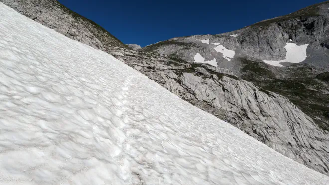 Überquerung eines Schneefeldes.