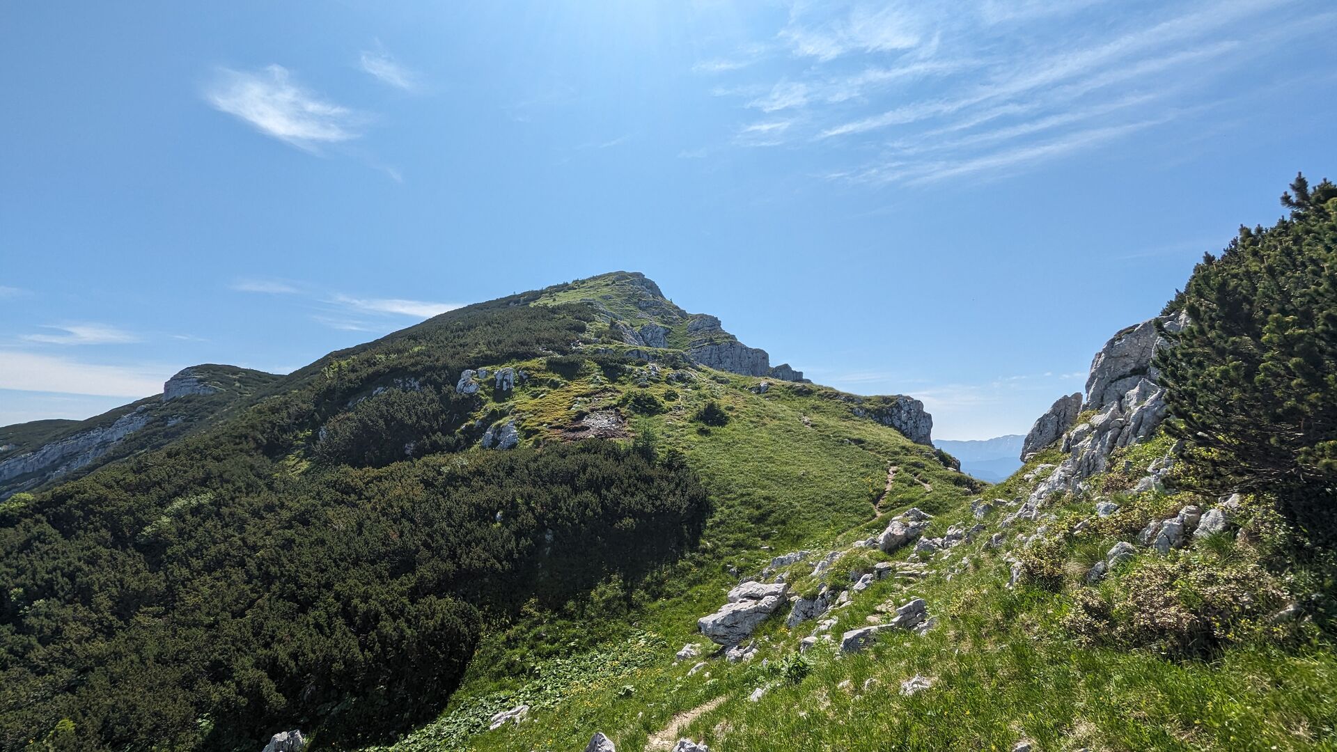 Gipfel des Dürrensteins von der Ferne beim Aufstieg.