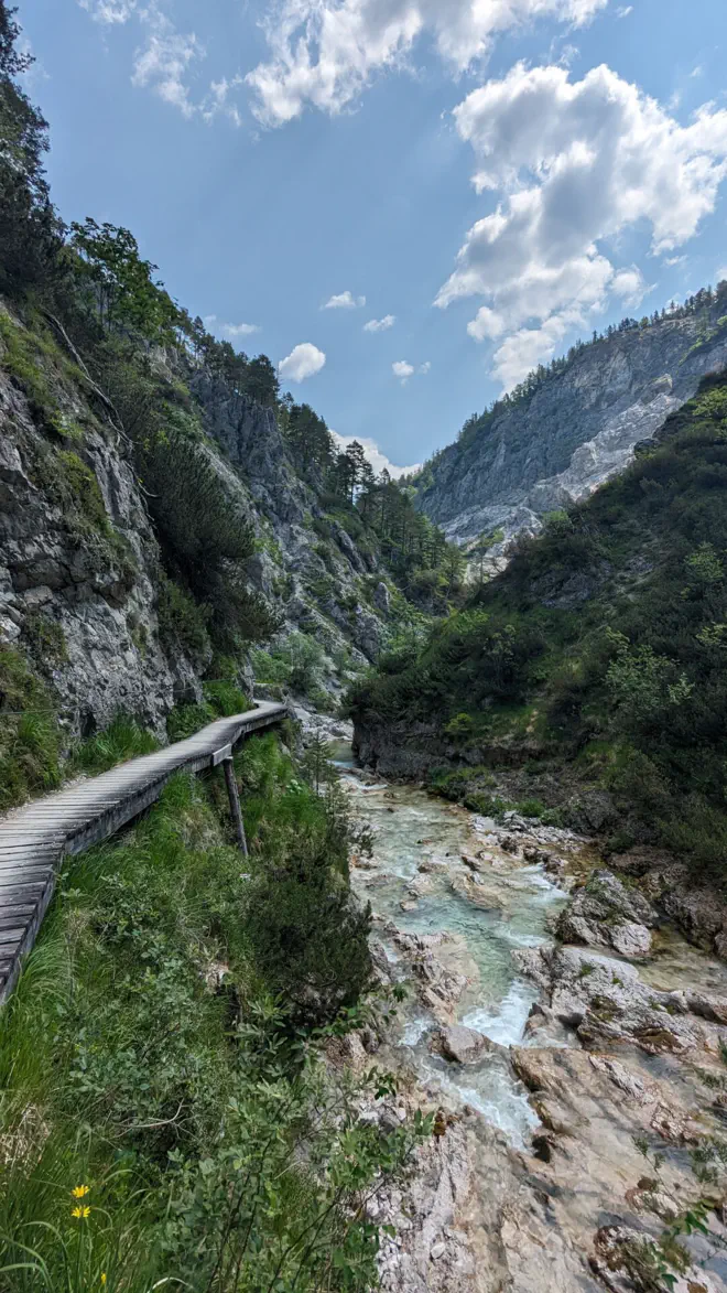 Hiking trail in the Vorderer Ötschergräben.