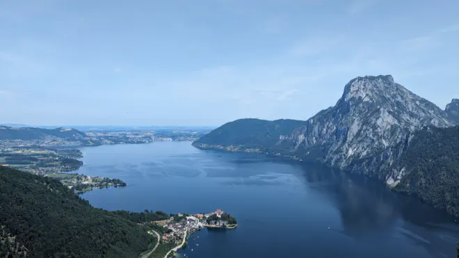 Panorama vom Kleinen Sonnstein auf Traunsee, Traunkirchen und den Traunstein