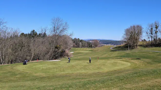 Golfspieler auf der Golfschaukel Stegersbach.