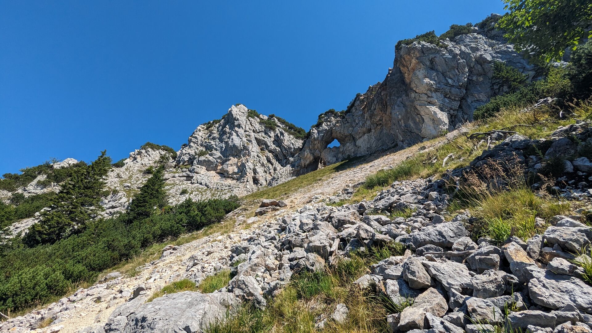 Felsformation Luckerte Mauer auf dem Weg zur Tieflimauer.