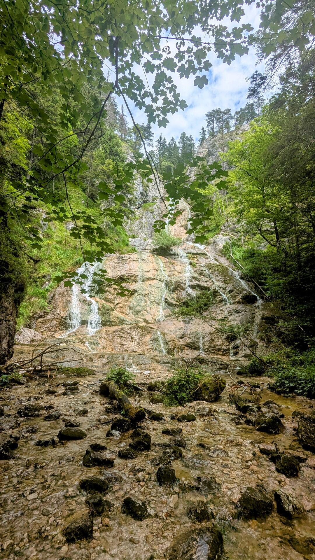 The Schleierfall envelops the rocks.