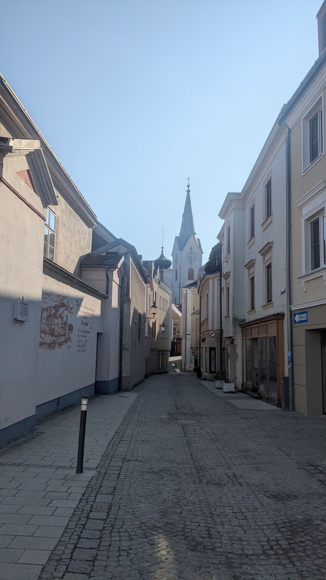 Durch die engen Kopfsteinpflastergassen der Altstadt von Ybbs.