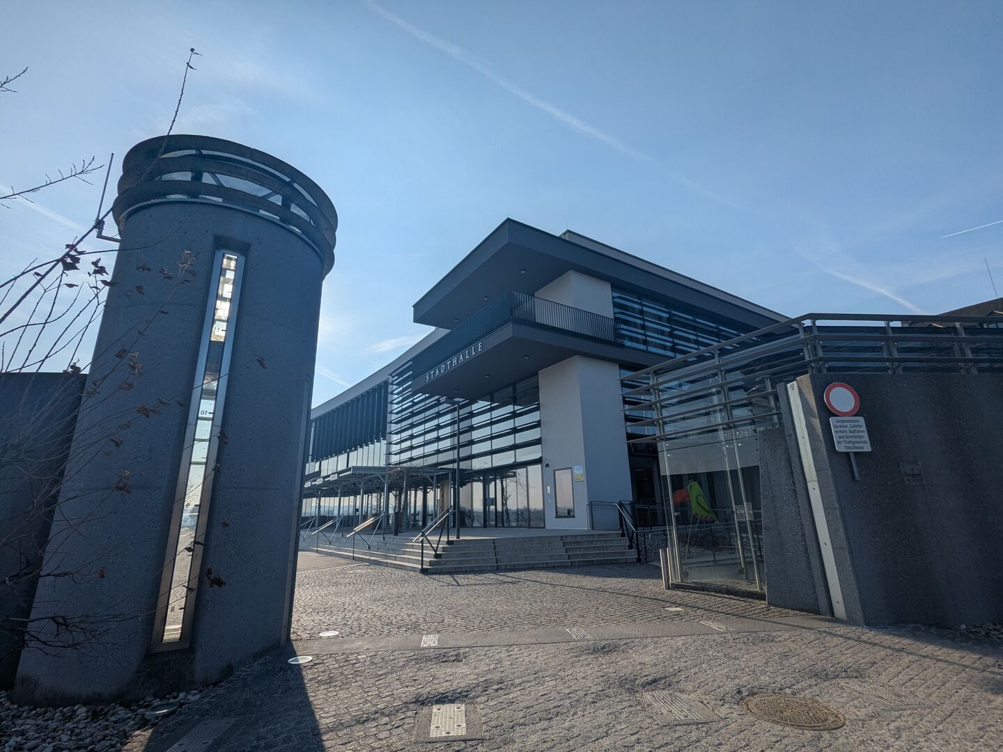 Ybbser Stadthalle und Hochwasserschutz.