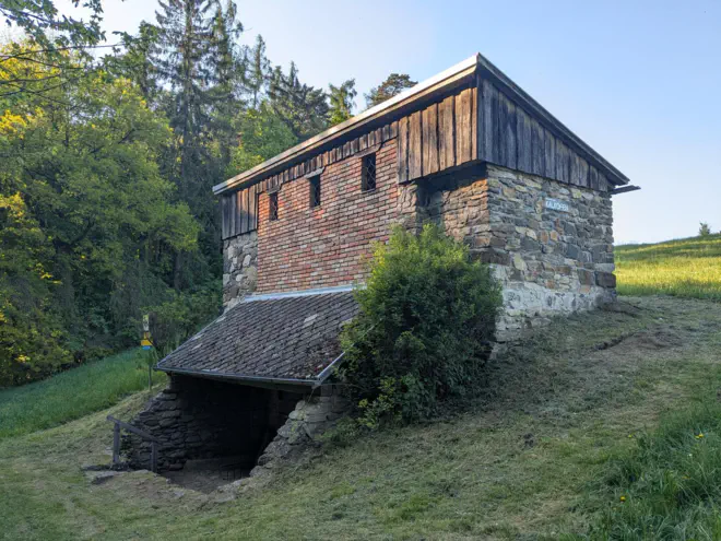Restaurierter Kalkofen bei Gerolding.