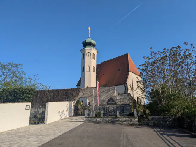 Pfarrkirche Gerolding mit Friedhof und wunderschönen Ausblick.