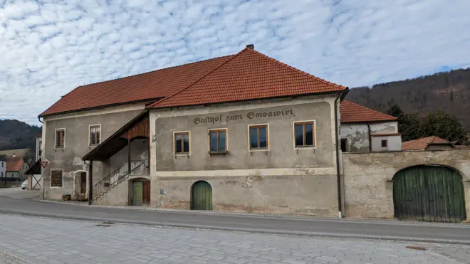 Alter ehemaliger Gasthof zum Gmoawirt in Aggsbach Markt.