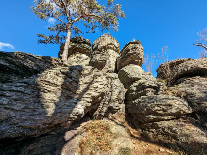 Mächtige Felsenformation am Hohen Stein.