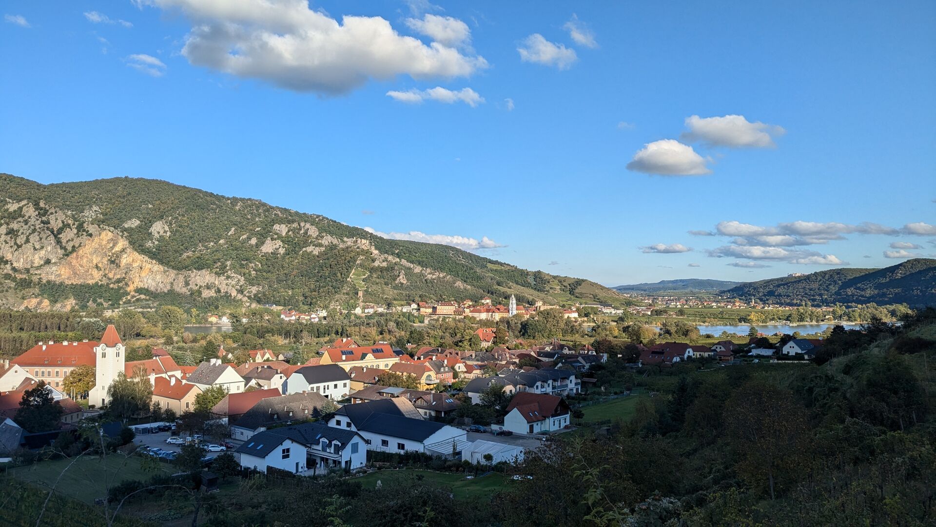 Ruine Dürnstein und Stadt Dürnstein aus Richtung Rossatz.