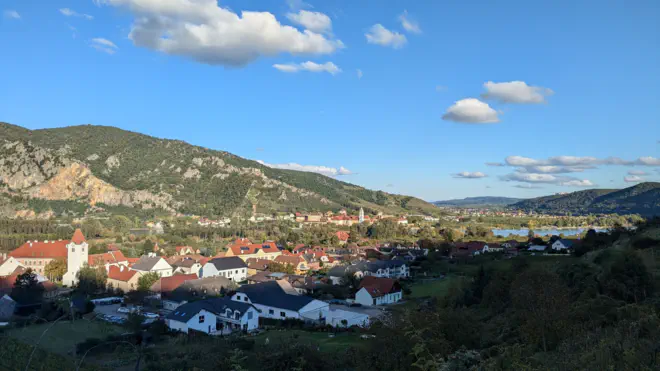 Ruine Dürnstein und Stadt Dürnstein aus Richtung Rossatz.